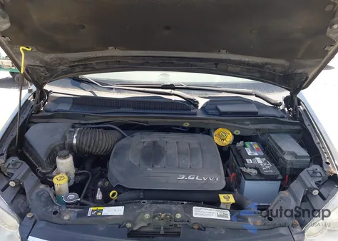 2014 Chrysler Town & Country Touring z USA, uszkodzony, nr VIN 2C4RC1BG9ER195236